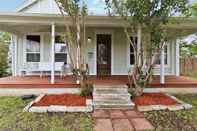 Virtual tour of 1201 Farm ST