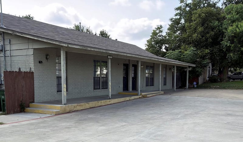 Virtual tour of 1201 S Mays St