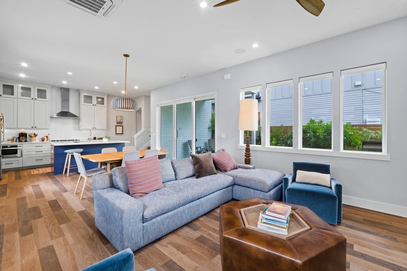 Virtual tour of 1201 W 39th 1/2 ST Unit #B
