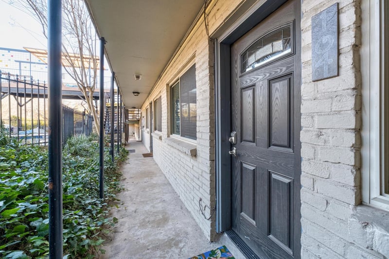 Virtual tour of 1202 Newning Ave Unit #104
