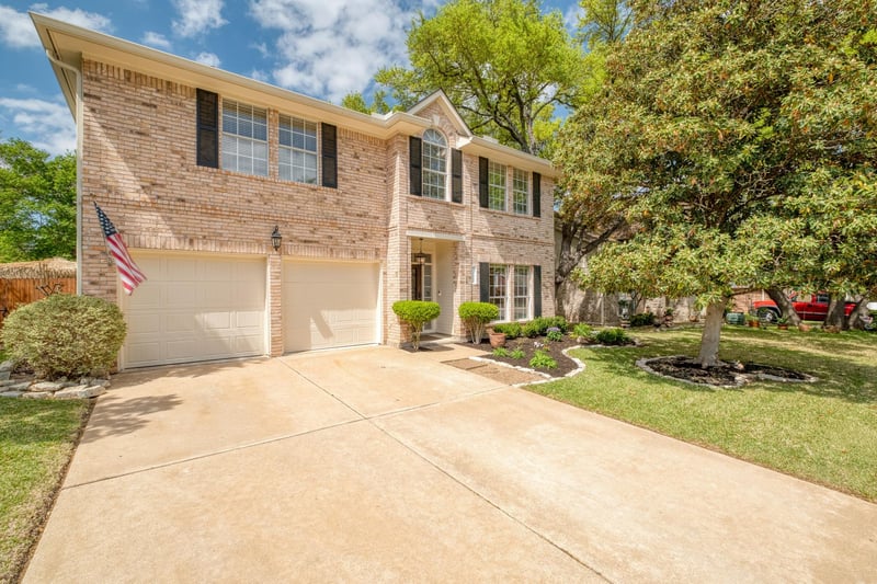 Virtual tour of 1202 Oakwood Blvd