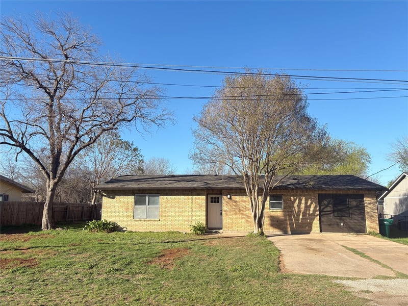 Virtual tour of 1203 Hackberry DR