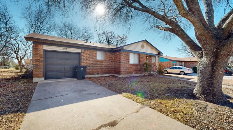 Virtual tour of 1204 Cedar DR