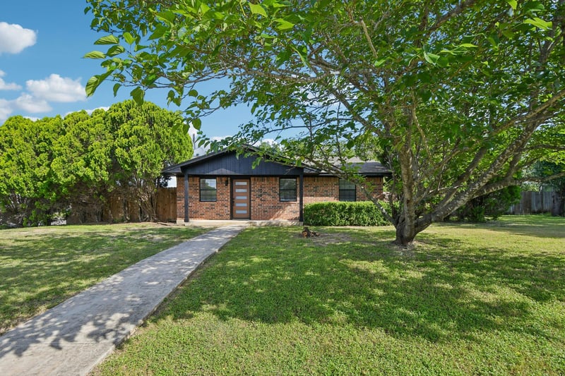 Virtual tour of 1204 Southwalk ST