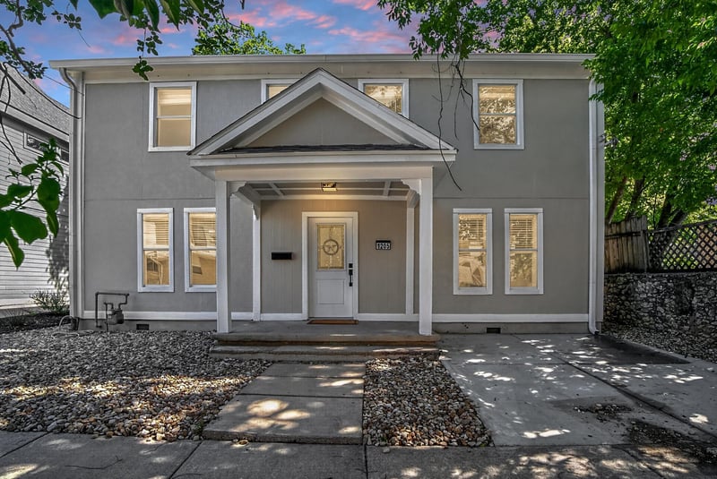 Virtual tour of 1205 E 9th ST