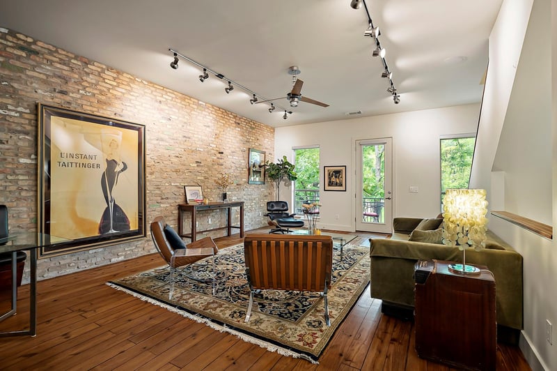 Virtual tour of 1205 Kinney Ave Unit #A