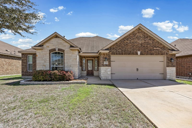 Virtual tour of 1205 Twin Estates Dr