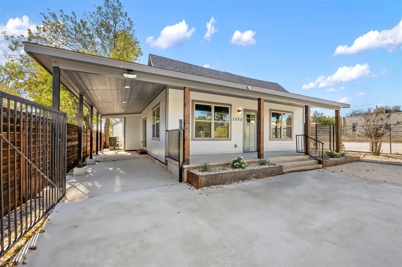 Virtual tour of 1205 W Avenue G