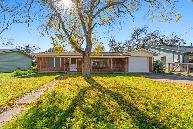 Virtual tour of 1207 Dwyce DR