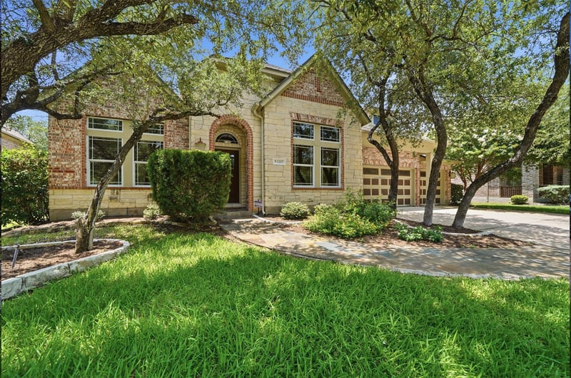 Virtual tour of 1207 Quiet Creek DR