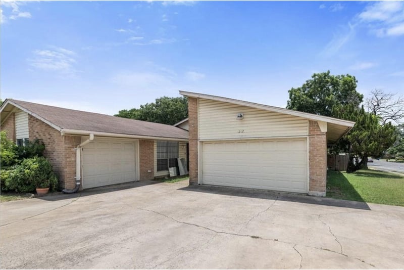 Virtual tour of 1207 W Rundberg Ln