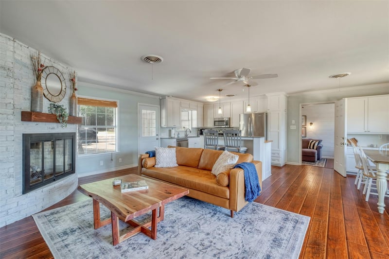 Virtual tour of 1208 Country Club RD