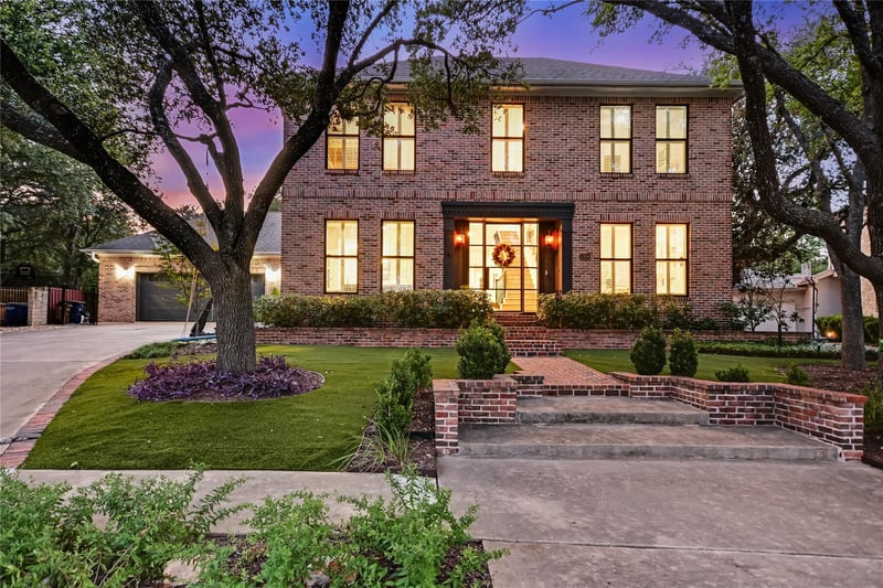 Virtual tour of 1208 Grosvener CT