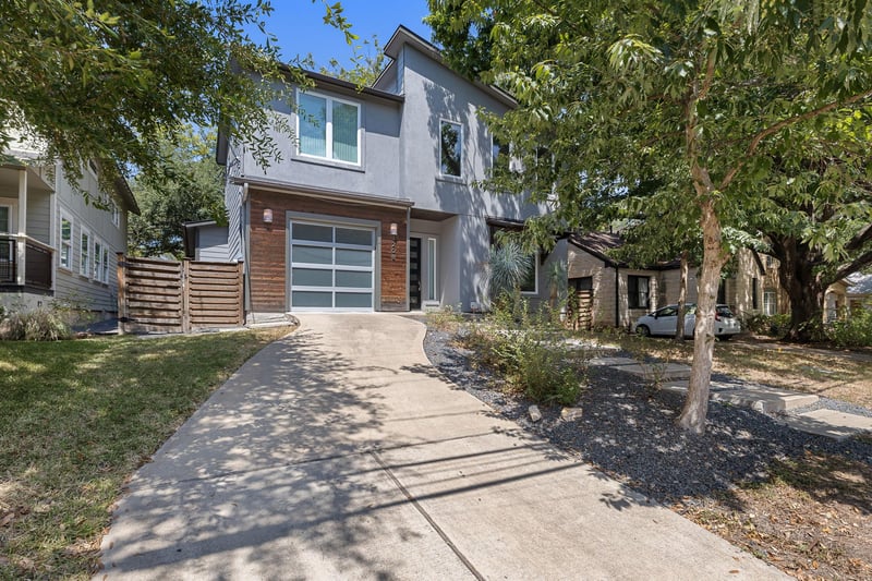 Virtual tour of 1208 Kinney Ave
