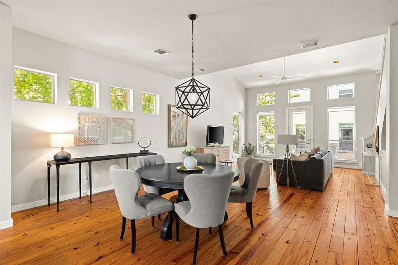 Virtual tour of 1209 Kinney Ave Unit #6C