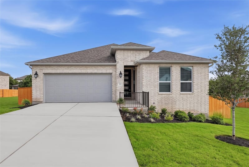 Virtual tour of 121 Amber Oak Ln