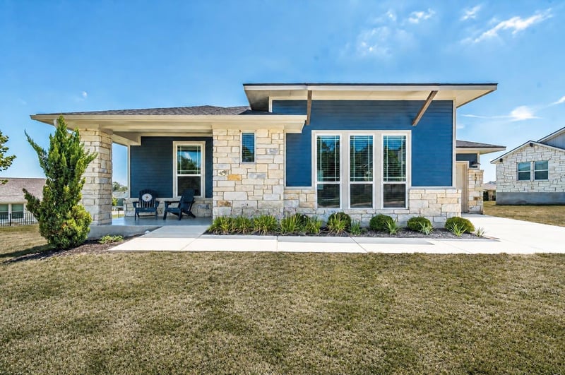 Virtual tour of 121 Charming Redbud LN