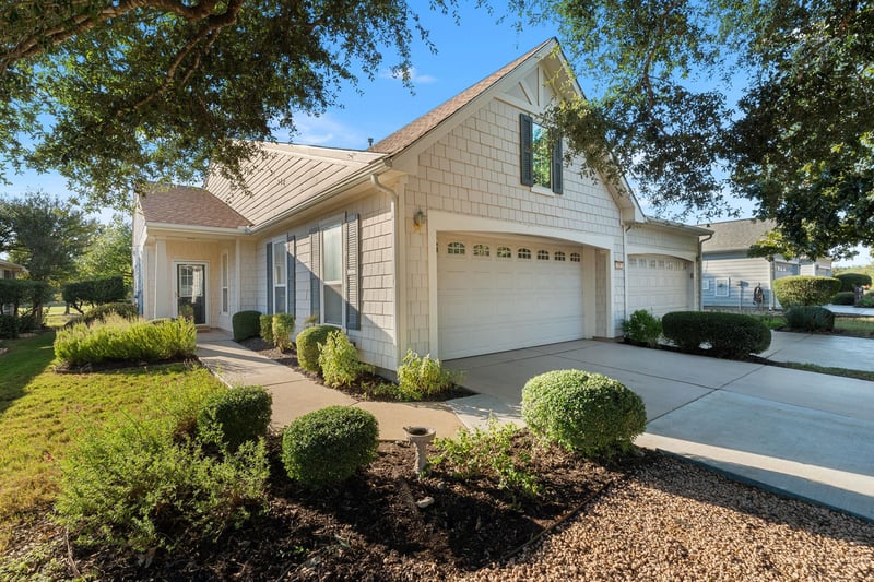 Virtual tour of 121 Dickens Cir