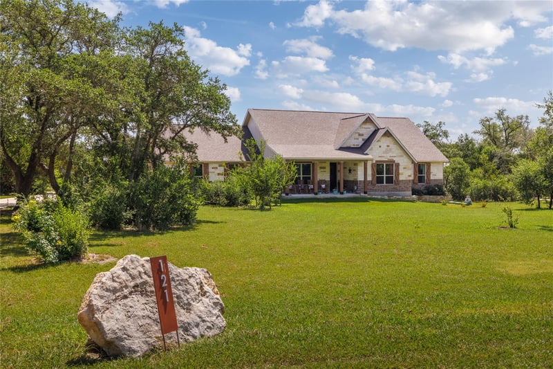 Virtual tour of 121 Esperanza Petal Pass