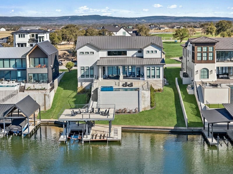 Virtual tour of 121 Houdini WAY