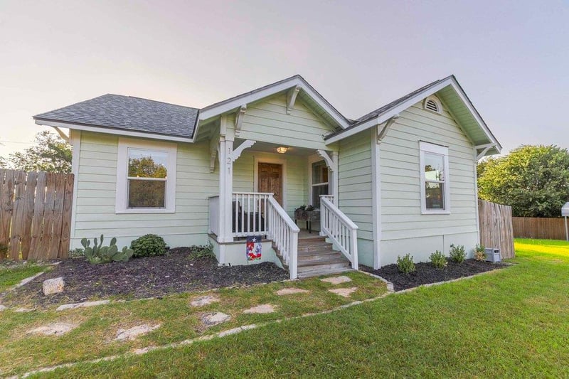 Virtual tour of 121 Margot LN