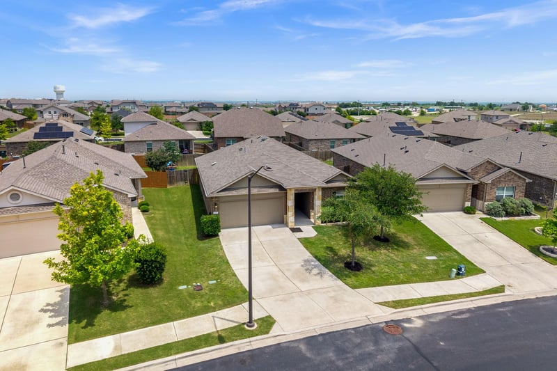 Virtual tour of 121 Shiner LN