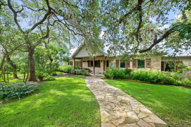 Virtual tour of 121 Water Park RD