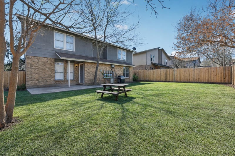 Virtual tour of 1210 Southport DR