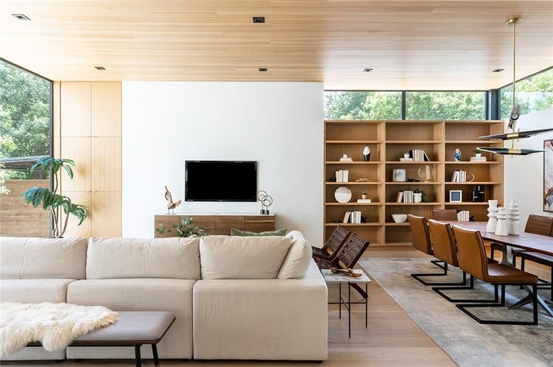 Virtual tour of 1210 Southwood RD
