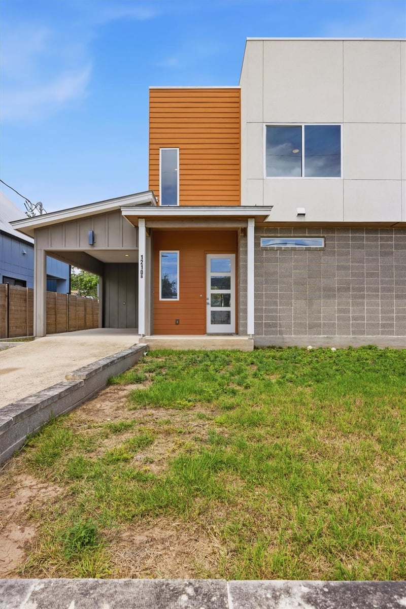 Virtual tour of 1210 Stobaugh ST Unit #B