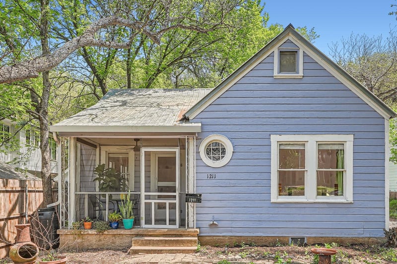 Virtual tour of 1211 Alta Vista Ave