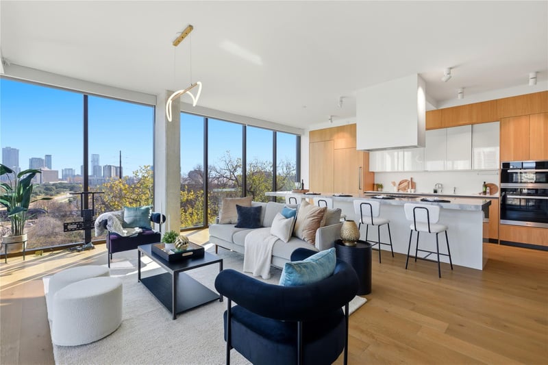 Virtual tour of 1211 W Riverside DR Unit #6B