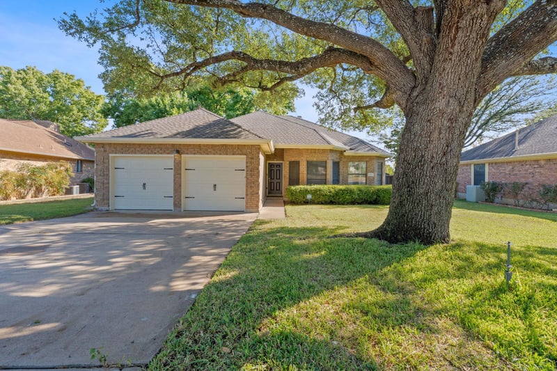 Virtual tour of 1212 Collinwood West Dr