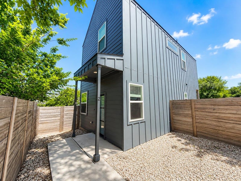 Virtual tour of 1212 Lily TER Unit #2