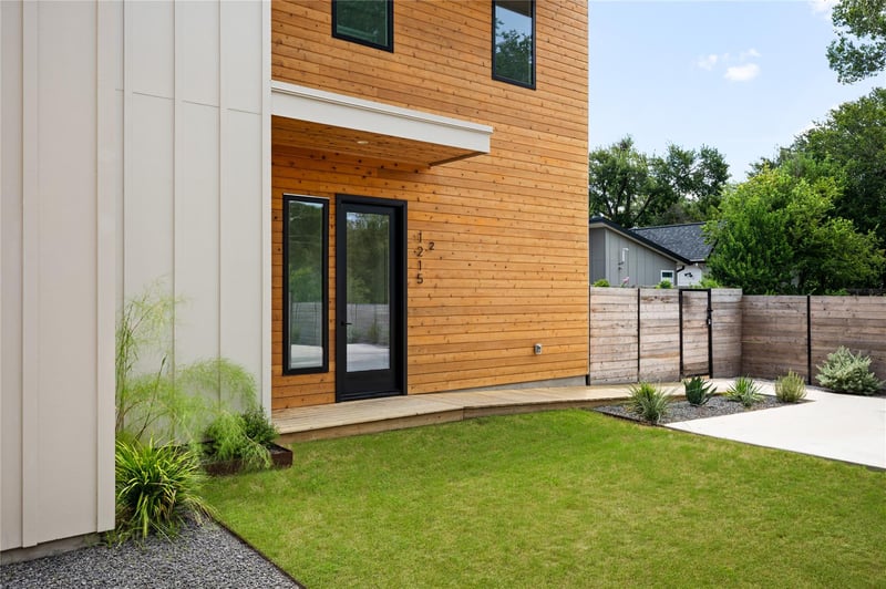 Virtual tour of 1215 Fort Branch BLVD Unit #2