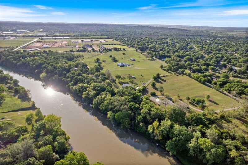 Virtual tour of 1218  Lovers Ln