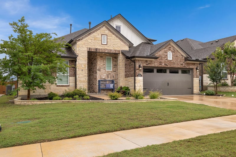 Virtual tour of 1219 Leaning Oak LN