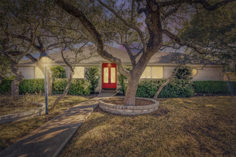 Virtual tour of 122 Tallstar Dr
