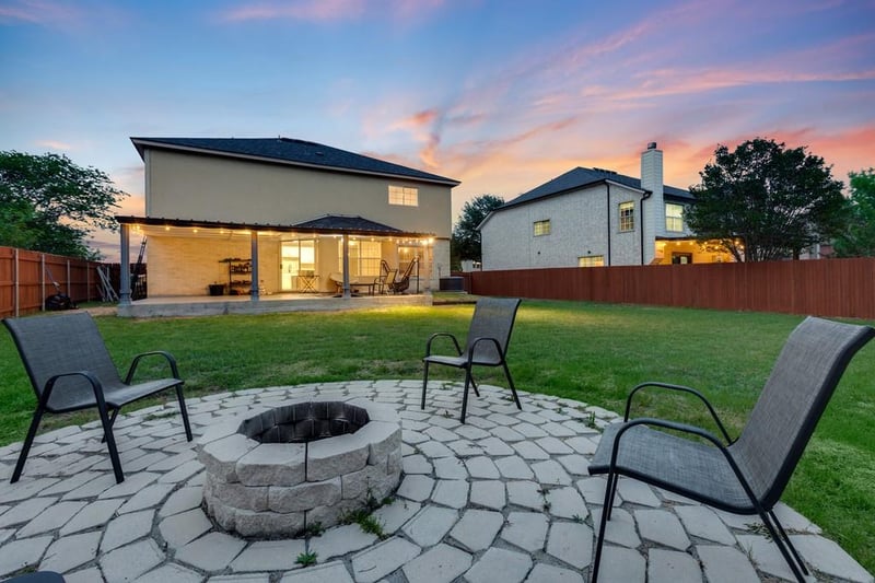 Virtual tour of 1221 Mason Bend DR