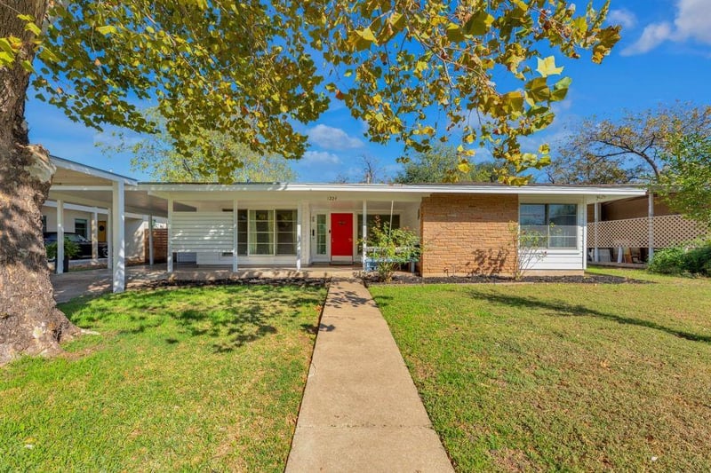 Virtual tour of 1224 Corona DR