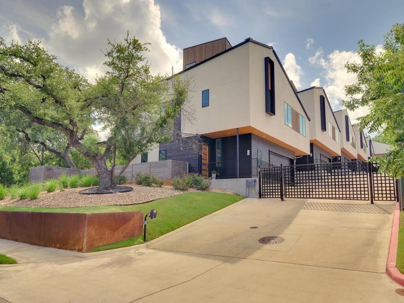 Virtual tour of 1225 Hillside Ave Unit #2