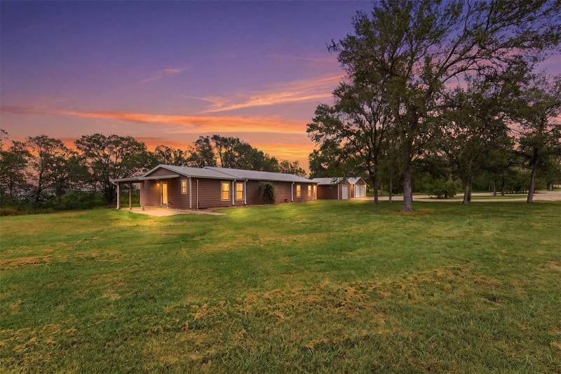 Virtual tour of 1229 State 304 Highway