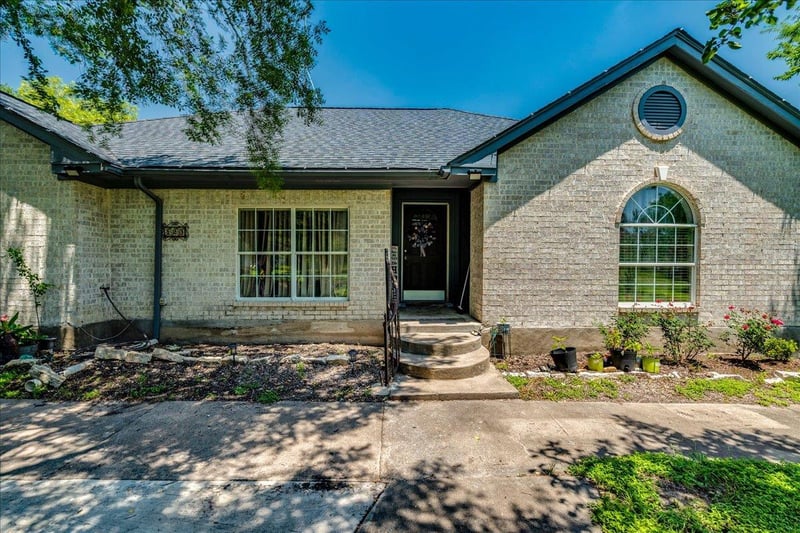 Virtual tour of 123 Crossroads DR