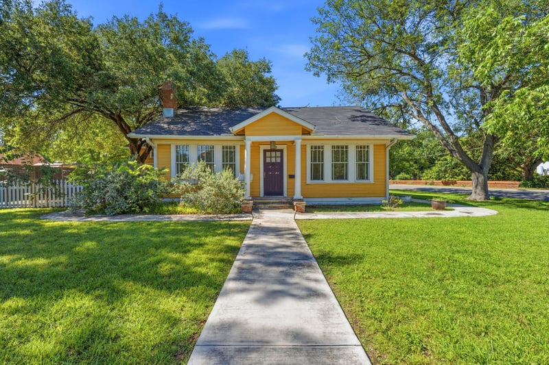 Virtual tour of 1232 Spruce ST