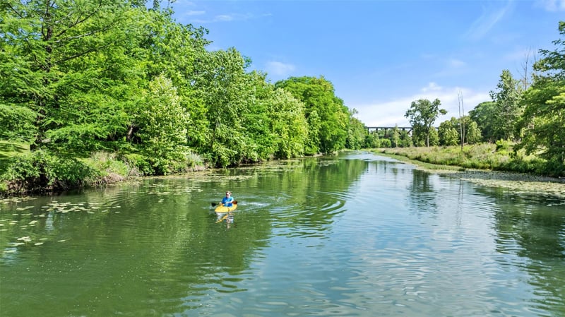 Virtual tour of 1242 Ervendberg Ave Unit #Lot 5