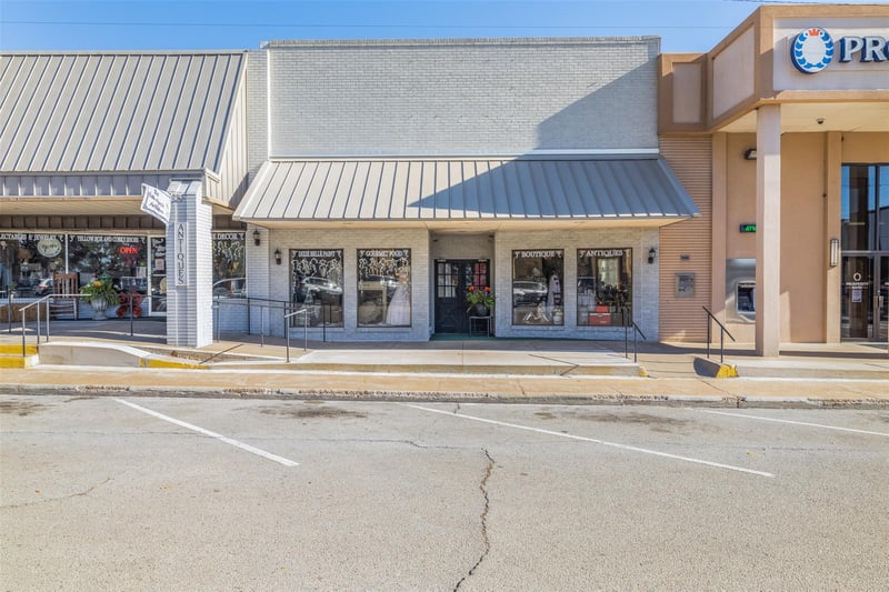 Virtual tour of 125  W Buck St