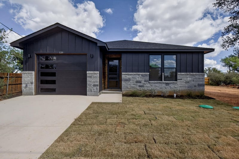 Virtual tour of 126 W Maple Dr