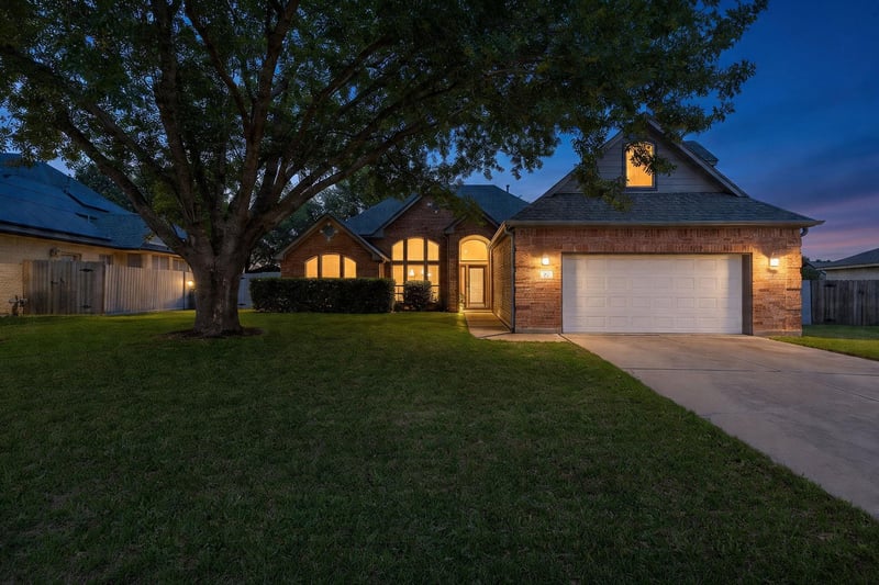 Virtual tour of 127 River Park LN