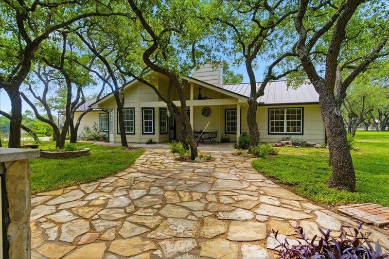 Virtual tour of 12702 Trails End RD