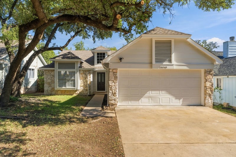 Virtual tour of 12735 Magnolia Mound Trl